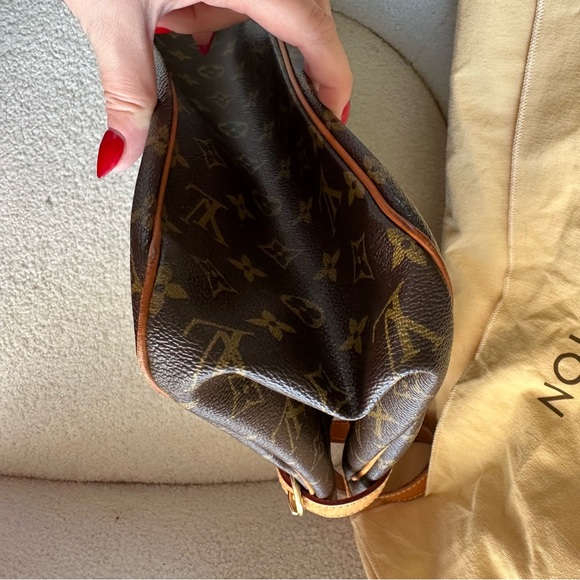 Authentic Louis Vuitton Batignolles - Picture 9 of 9